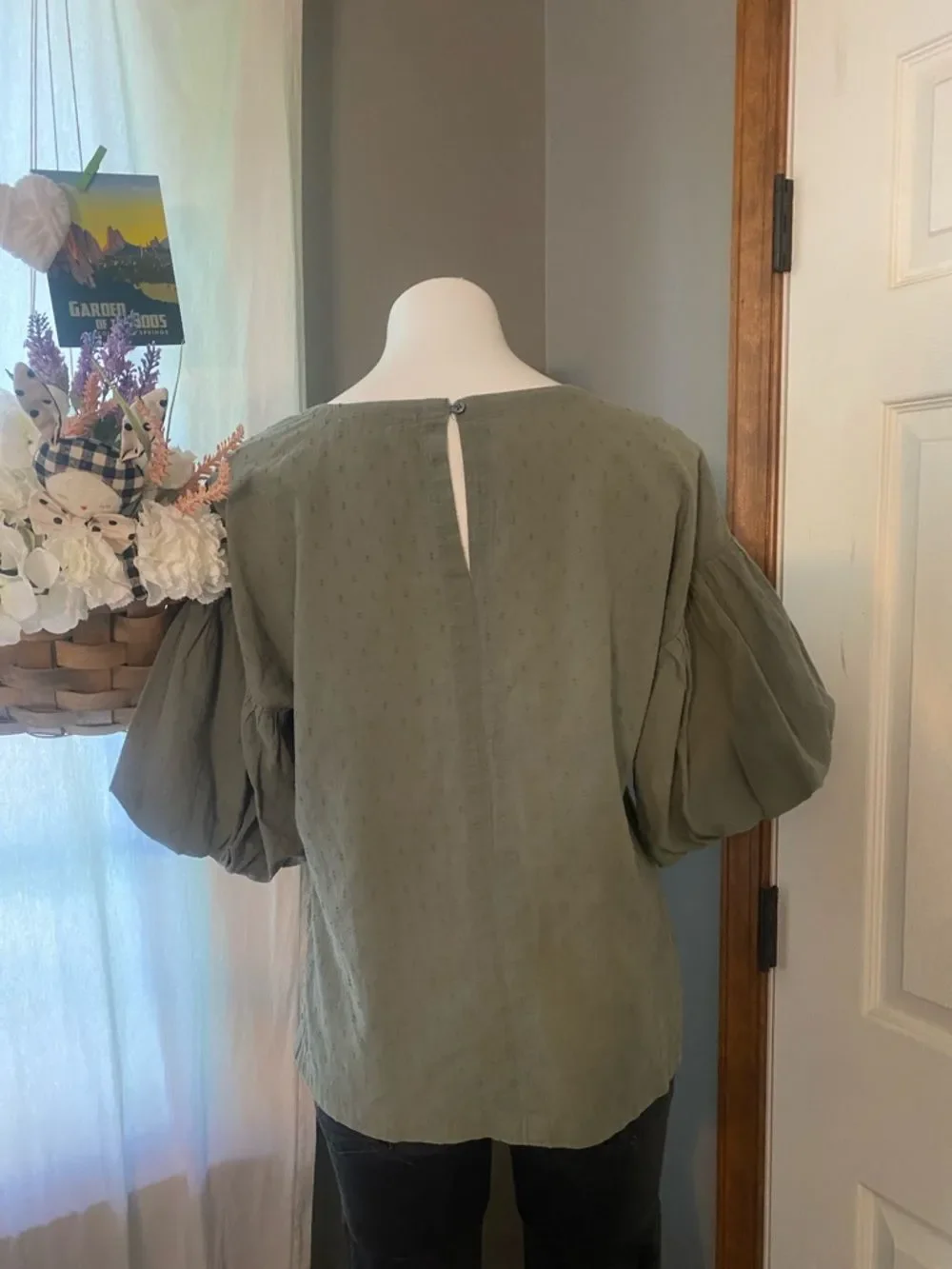 Loft Women’s Olive Green Puff-Sleeve Top